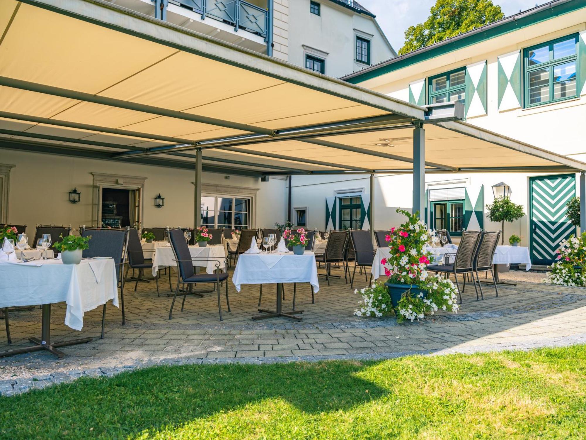 Imlauer Hotel Schloss Pichlarn Aigen im Ennstal Exterior photo The restaurant