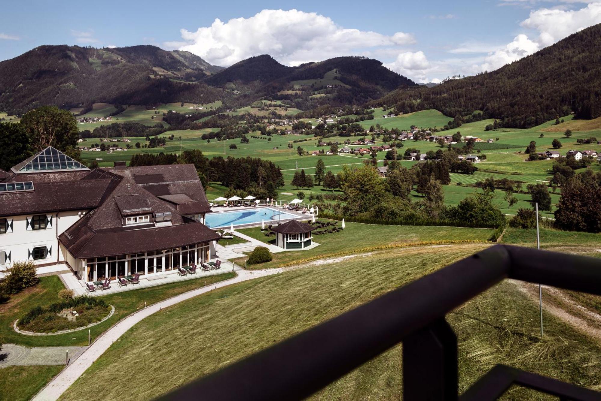 Imlauer Hotel Schloss Pichlarn Aigen im Ennstal Exterior photo View of the hotel